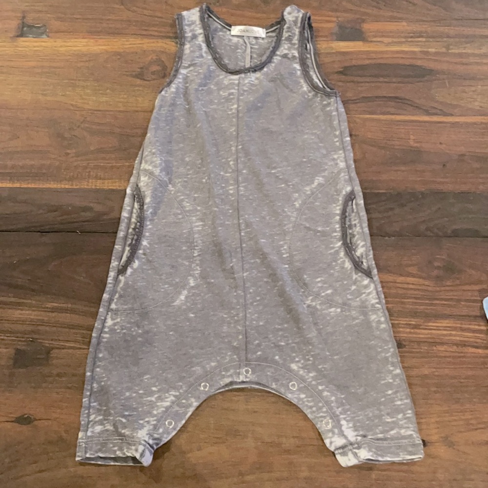 Joah Love one piece with pockets